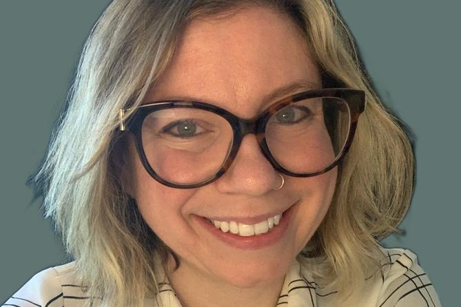 Author headshot for Amanda Fries