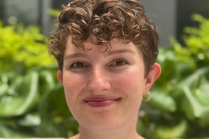 Author headshot for Hanna Holthaus